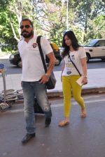 Bunty Walia leave for charity match in Delhi Airport on 30th March 2013 (22).JPG